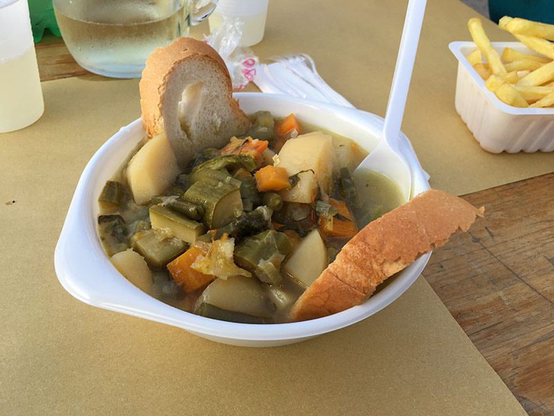 Il burbughjon, tradizionale zuppa che dà il nome alla festa massese