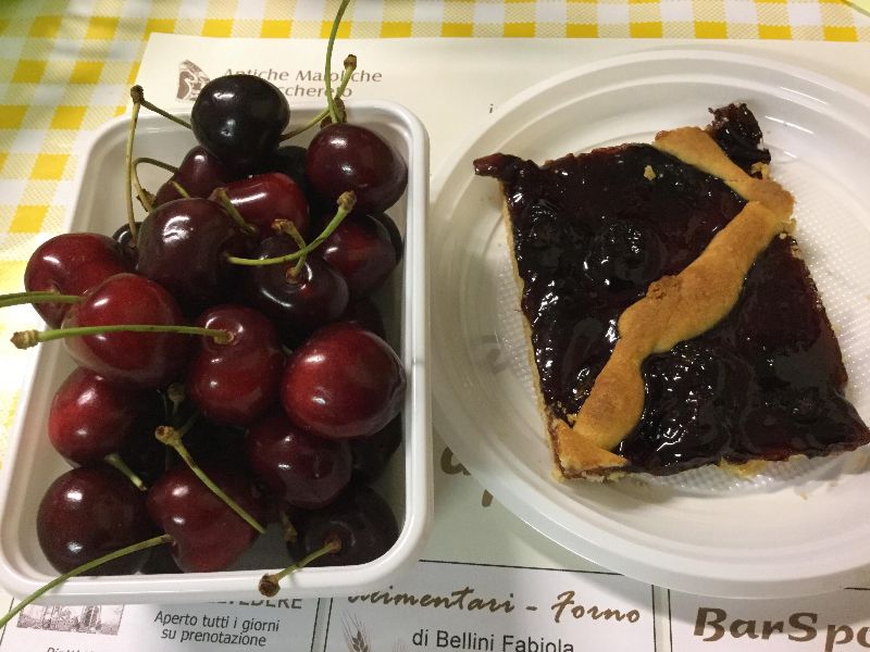 I dolci fatti in casa e le ciliegie di Bacchereto