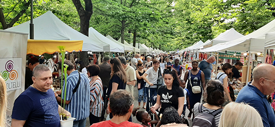 Gli stand nel verde della Fiera degli Scalzi