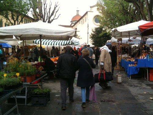 Piazza Santo Spirito durante la Fierucolina