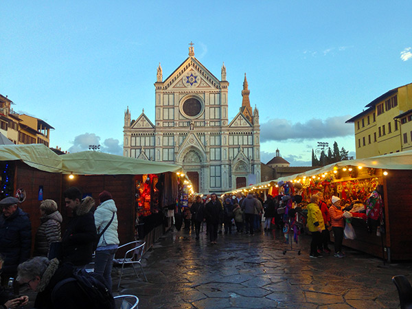 Il Mercato di Natale in Piazza Santa Croce a Firenze