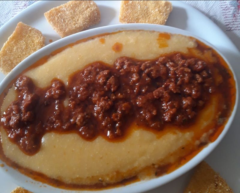 Polenta servita alla sagra di Bientina