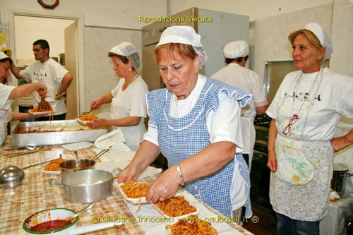La cucina durante la Sagra dei Pici di Celle sul Rigo