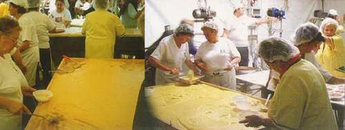 Preparazione della polenta a Monterchi